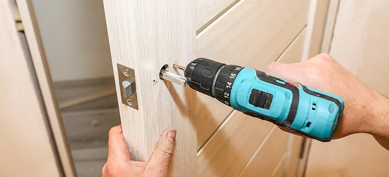 Old Door Knob Repair in Ruskin, FL